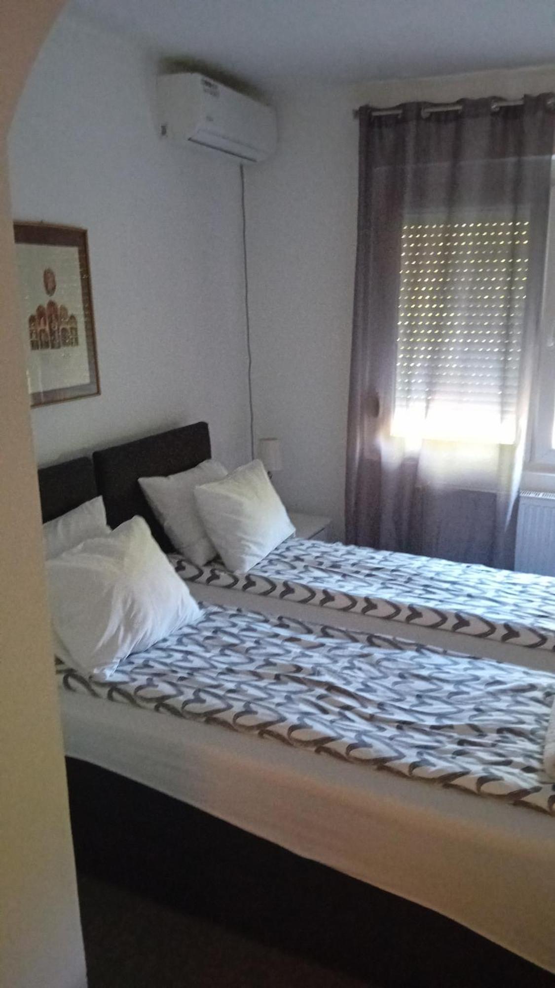 Zeravica Rooms B&B 斯雷姆斯基卡尔洛夫奇 外观 照片